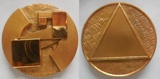 medaglia scultura i 3 soli di Giò Pomodoro