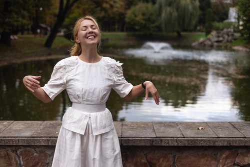 Gorgeous Vintage Ivory White dress from natural silk. Delicate Wedding dress - Picture 9 of 16