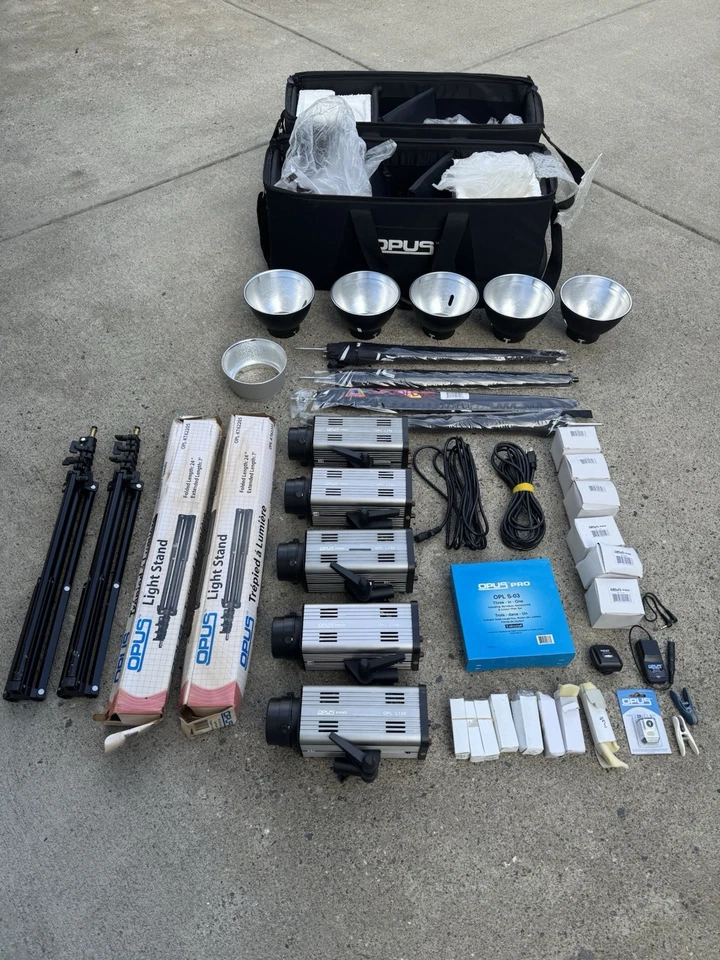 5 PCS OPUS PRO OPL-L150/5 Reflectors/5 Tripods/4 Umbrellas/Bulbs in 2 Bags, Used Foto 2 de 4