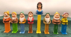 Snow White and the Seven Dwarves Limited Edition Pez Dispenser Set Of 8