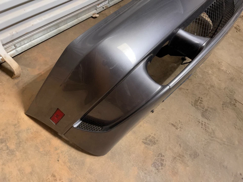 Panel de cubierta de parachoques trasero Maserati Coupe GT 2005-2007 con rejilla central OEM Foto 3 de 4