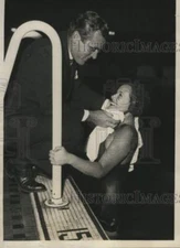 1935 Press Photo Eleanor Jarrett Greets Art Jarrett at Lake Shore A.C. Chicago