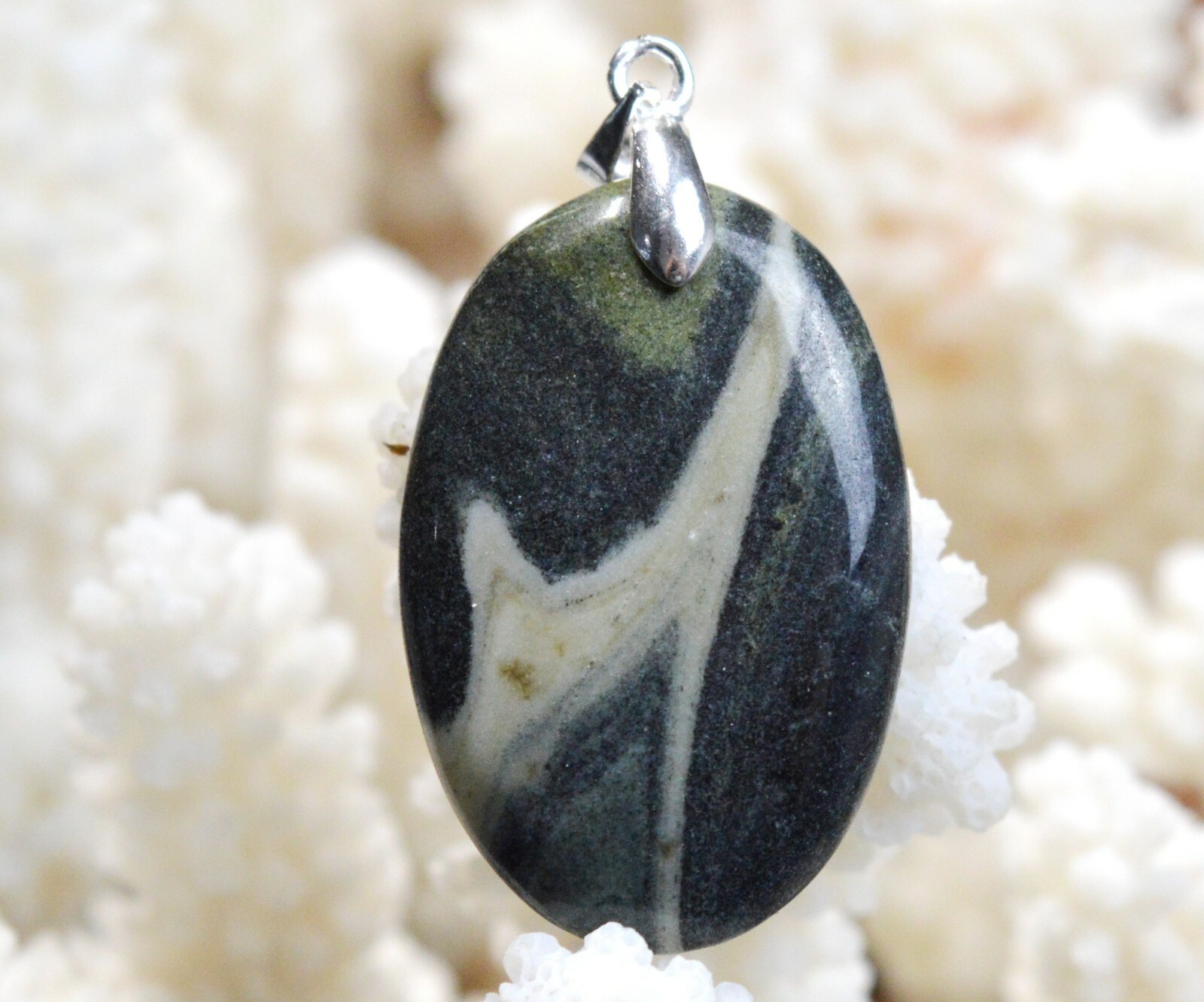 Pendentif jaspe 36 carats, le cadeau idéal en cabochon pierre naturelle d'Afrique