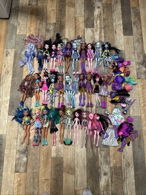 Großes Konvolut Sammlung 32 Monster High Puppen mit Zubehör siehe Bilder/Beschreibung