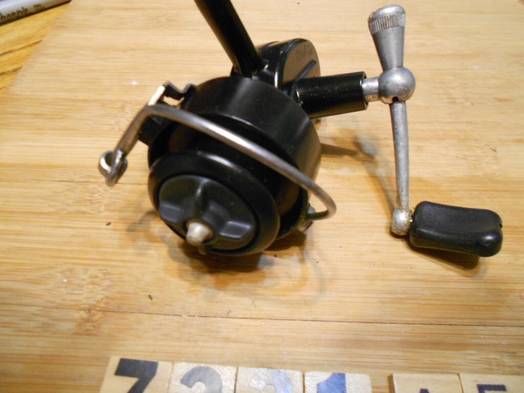 U7331 AF MITCHELL 308 FISHING REEL NICE ONE!