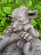 PHEEBERTS SKULPTUR, DRACHEN-BABY SMARAGD, STEINFIGUR, STEIN DRACHE, FIONA SCOTT