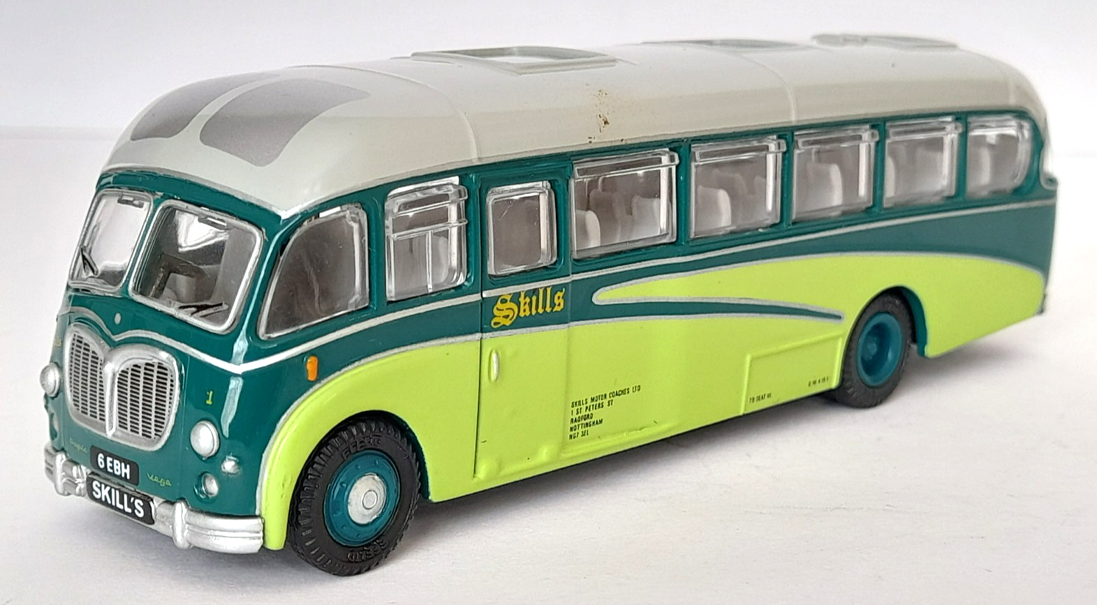 EFE 18712 Bedford SB Duple Vega Coach - Skills Motor Services - Nottingham