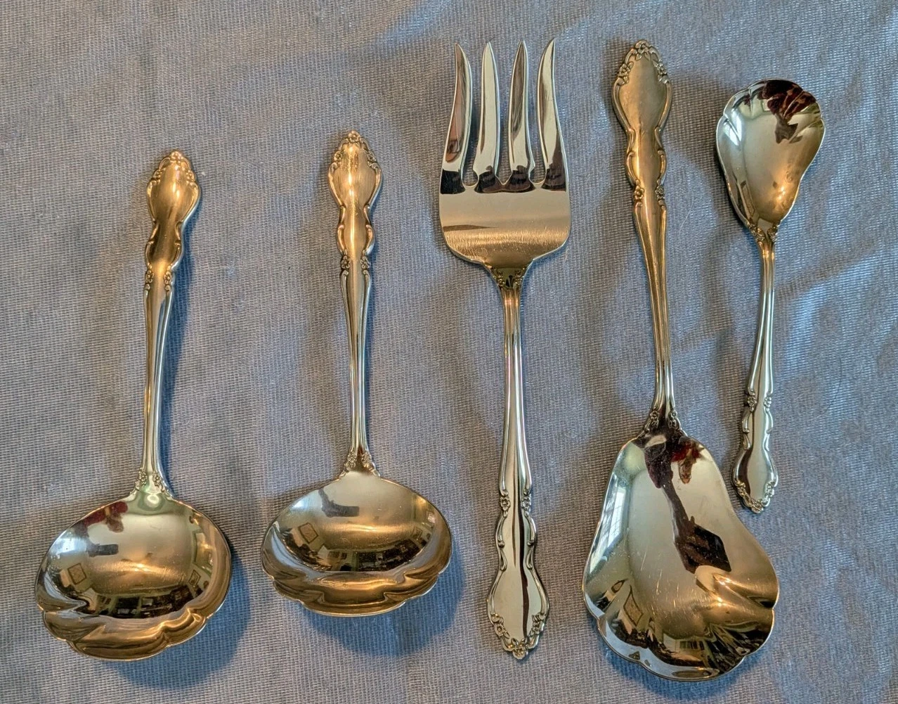 Oneida Dover 5 Serving Pieces Spoon Casserole Meat Fork Gravy Stainless Flatware
Opens in a new wind