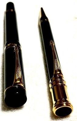 Parker 18k Fountain & Ballpoint Pen In Leather case