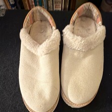Sanuk Women s Beige Suede Slip-On Slippers Faux Fur Lined Round Toe 7