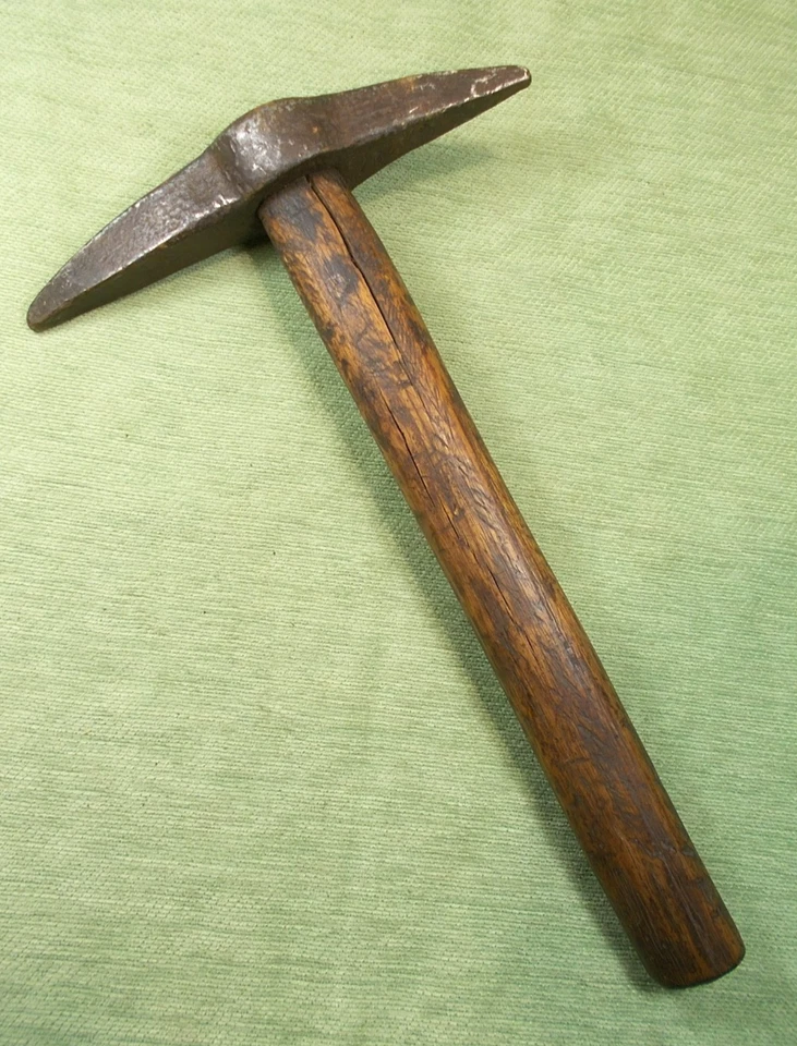 Ancien Pique Roche - Marteau de Tailleur de Pierre - Bois et Fer Forgé - Photo 2/4