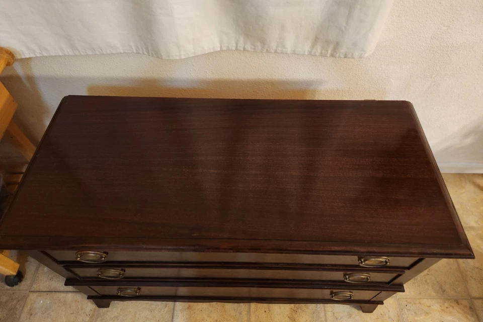 RARE 1949 MAHOGANY FEDERALIST LANE CEDAR FULL SIZE STORAGE BLANKET TRUNK CHEST - Image 2 of 4