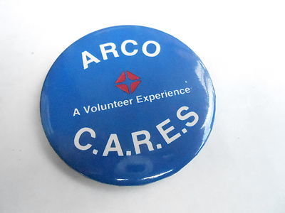 VINTAGE PROMO PINBACK BUTTON #96-028 - ARCO C.A.R.E.S. A VOLUNTEER EXPERIENCE