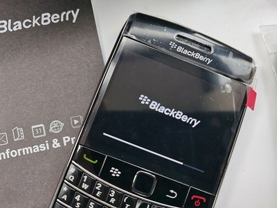 BlackBerry Bold 9780 - 512 MB - 3G 5MP microSDHC GPS Black/White