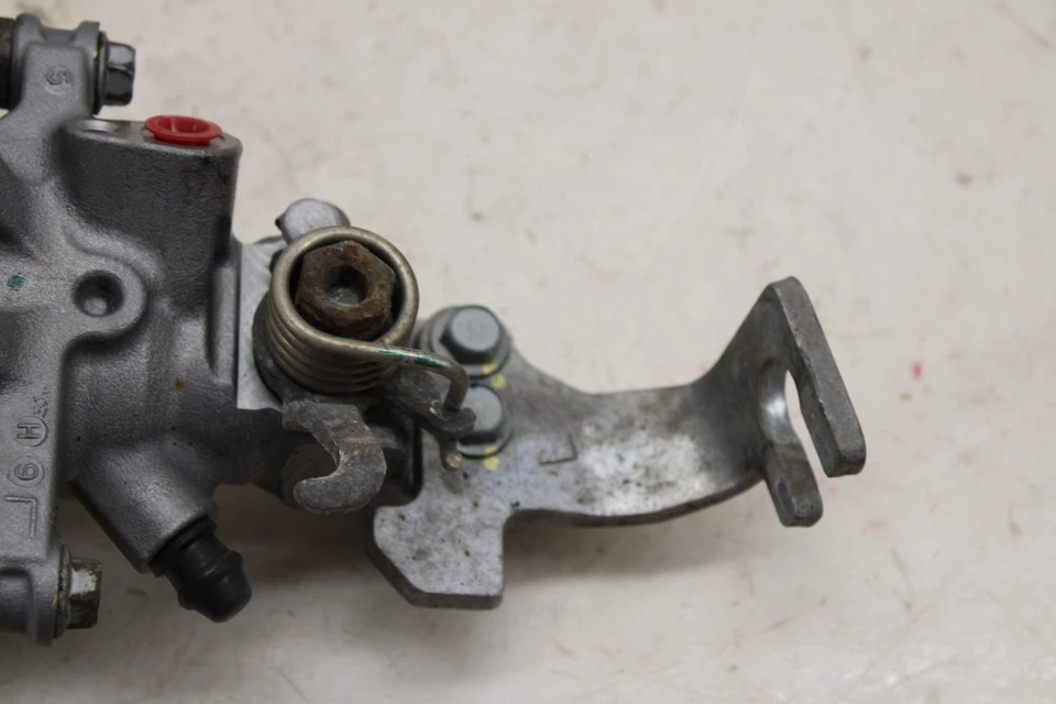 Juego de pinzas de freno Mazda MX-5 Miata 2016-2025 OEM MV57 Foto 3 de 4