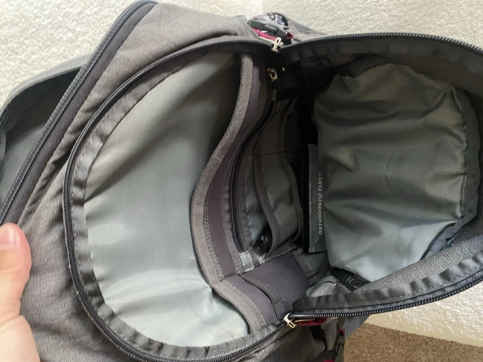 MOCHILA PARA ADULTOS THE NORTH FACE “BOREALIS” - MOCHILA GRIS PROFUNDO - ASFALTO / ROSA INTENSO Foto 4 de 4