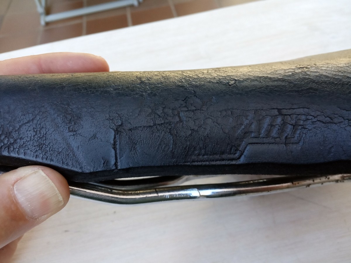 soffatti road bike saddle model professionnale, made of