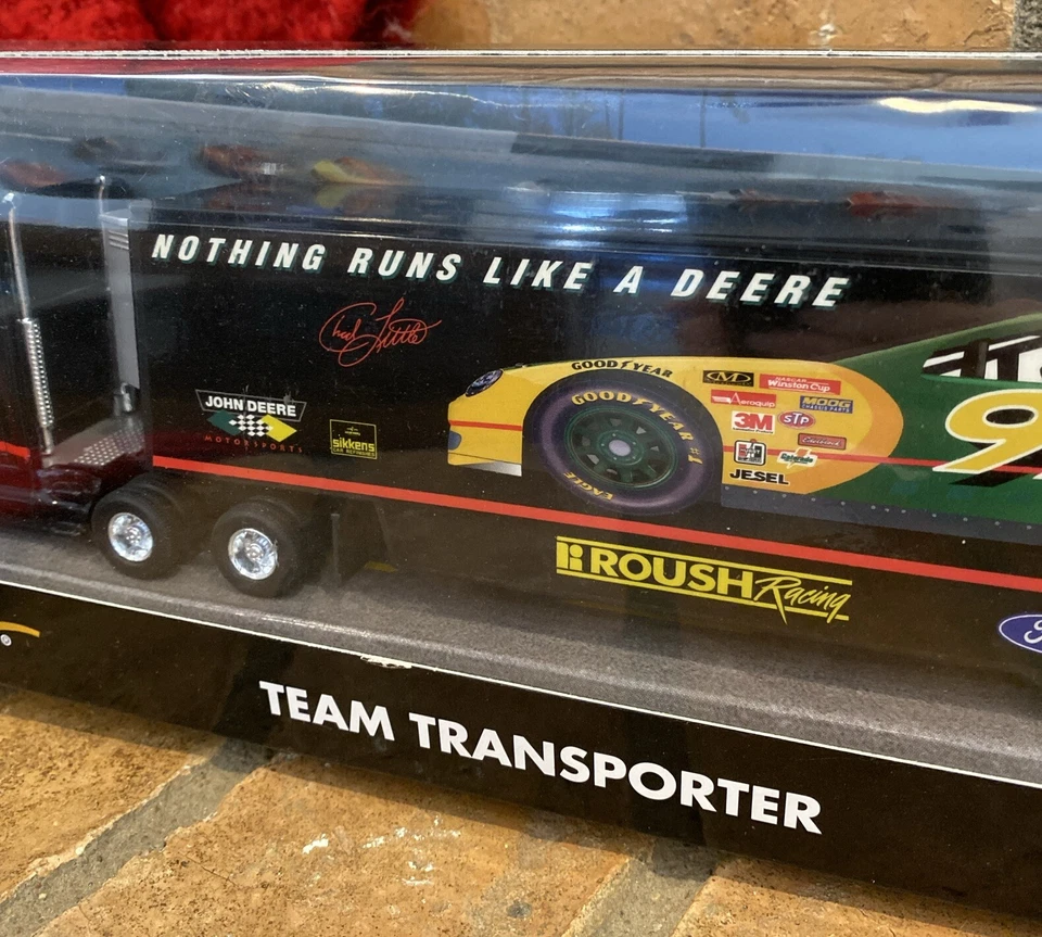 Hot Wheels Pro Racing John Deere Team Transporter 50 Aniversario NUEVO Foto 4 de 4