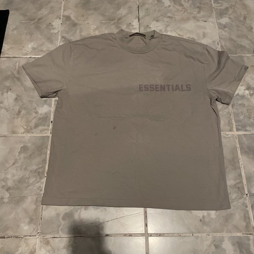 ESSENTIALS Fear of God T Shirt Mens Medium Beige Tan Spell Out  Cotton - Picture 1 of 10