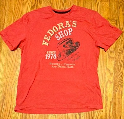Vintage style Chaps Men s Red Graphic Logo Fedora Cowboy Crew Neck T-Shirt L