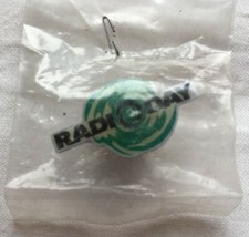  Pin Badge Button Sticker Anstecker  Anstecknadel  "  RADIO DAY"  