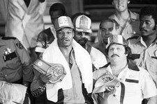 Larry Holmes Talking At Press Conference 1980 Old Boxing Photo