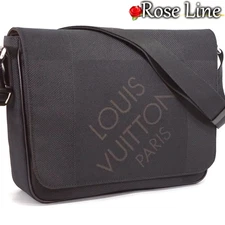 Louis Vuitton Damier Geant Petit Messenger Shoulder Bag Black DAMIERGEANT Men s