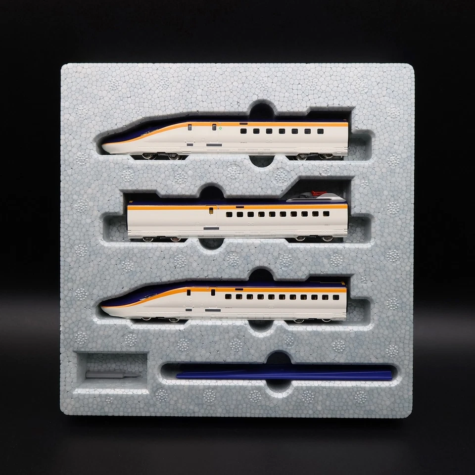 Kato 10-2051 - E8 Series Shinkansen 'Komachi' (3-Car Base Set) - N Gauge - Image 2 of 3
