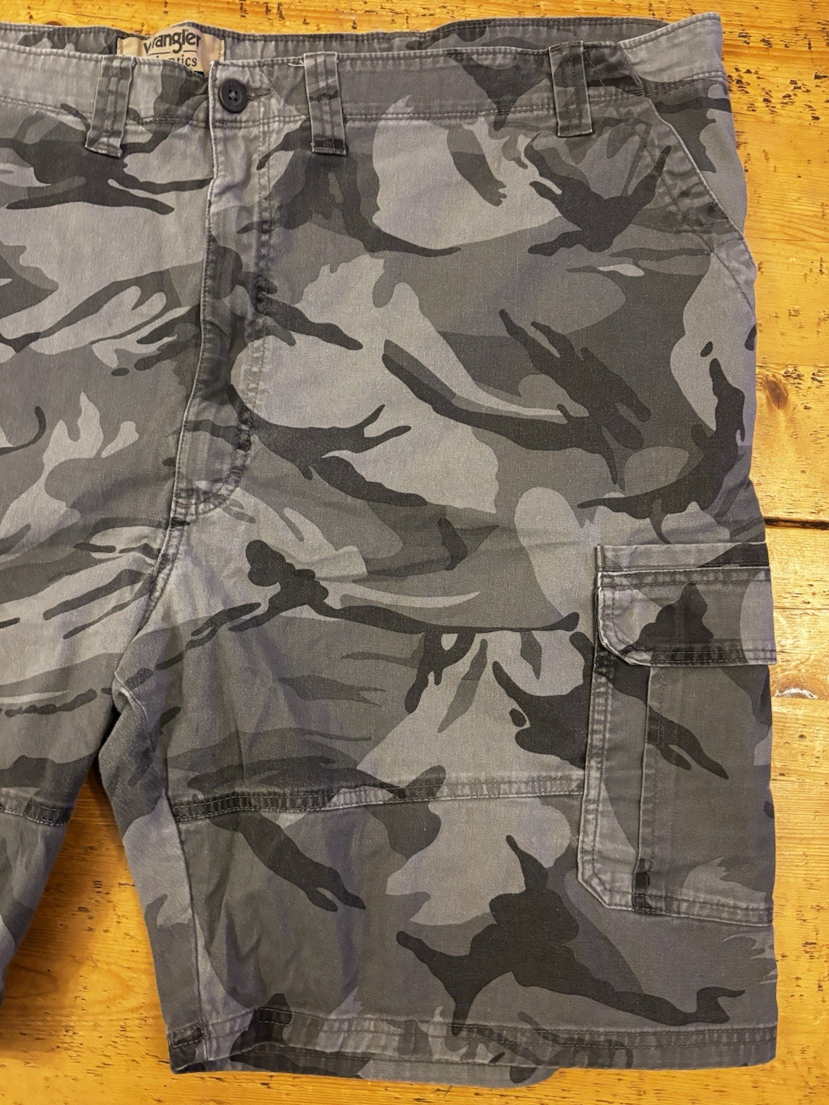 Wrangler Authentics Men's Grey Camo Cargo Shorts Stretch W54 Plus Size Ex Cond image 2