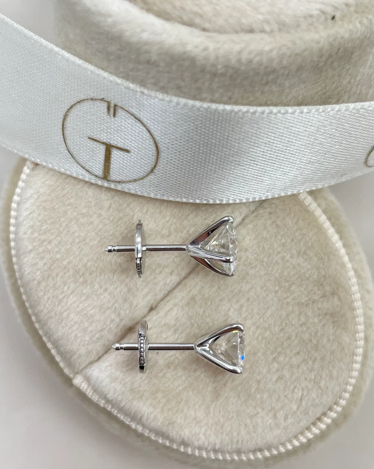 Diamond Stud Earrings F VS2 Round 2 Ct Lab Created 14K White Solid Gold Secured Foto 2 de 4
