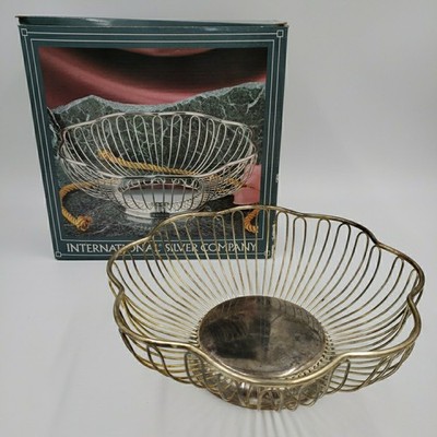 Round Wire Bread Basket Scalloped Fruit Bowl 90s Vtg International Silver Patina