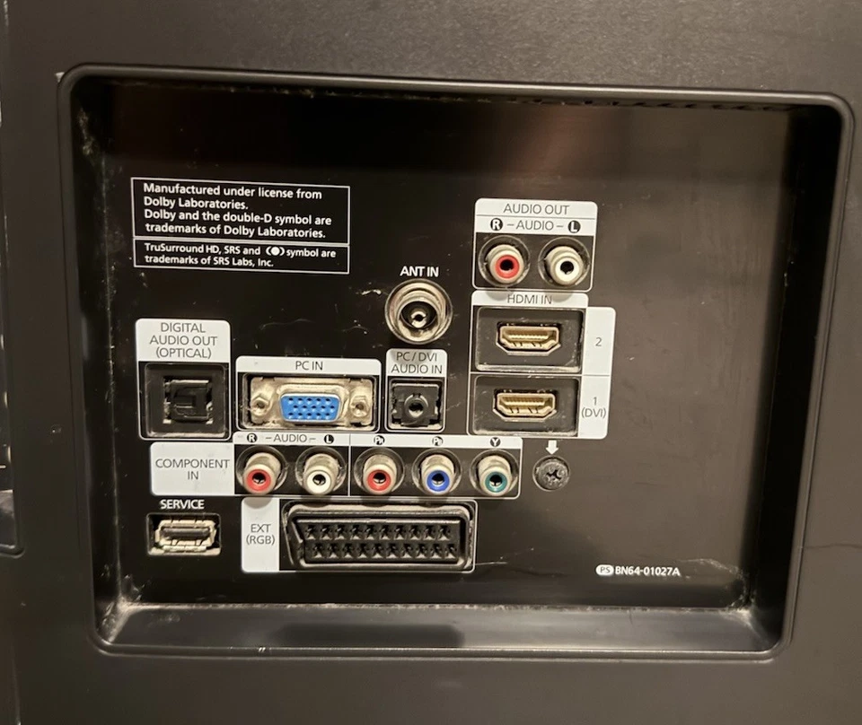 Samsung LE32B450C4W 32 Inch TV FOR PARTS NOT WORKING No Power Or Controller - Image 3 of 4