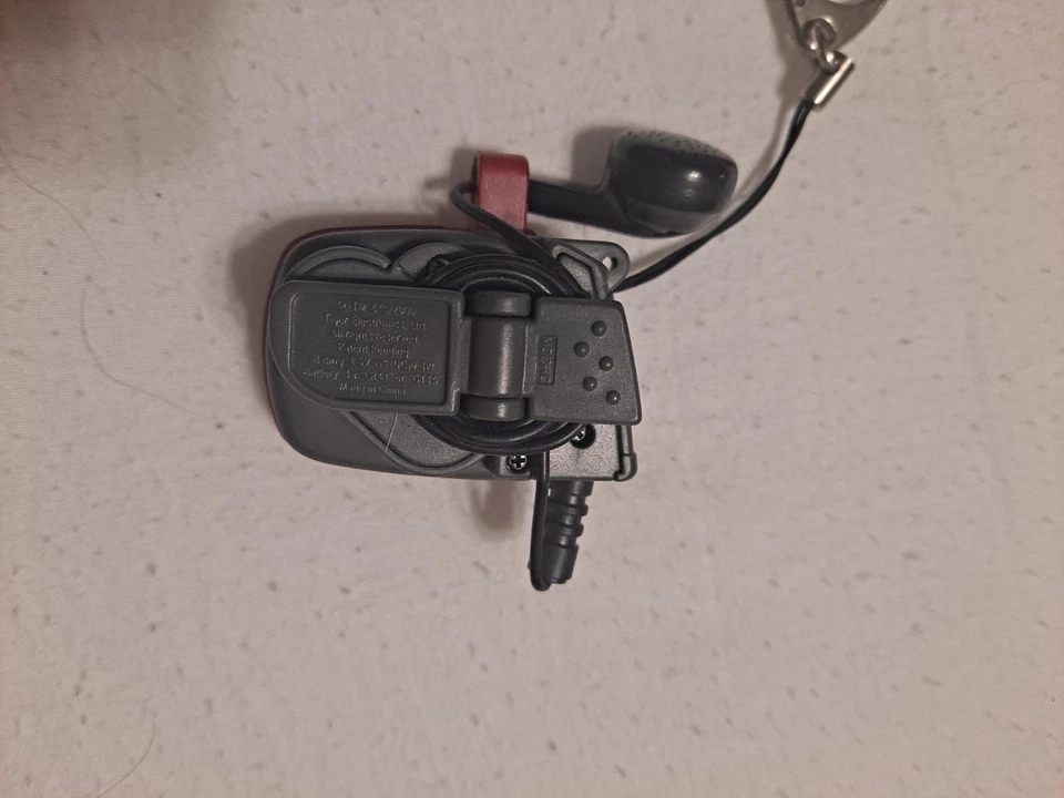 Vintage 2000 Tiger Hit Clips Music Player with Britney Spears Stronger UNTESTED - Image 2 of 4
