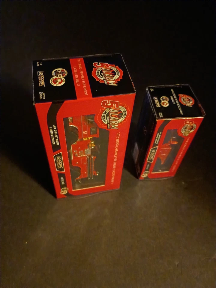 Juego 1:87 "Emergency 51", Dodge Truck y Ward Lafrance, Hecho por Réplicas Icónicas Foto 2 de 4