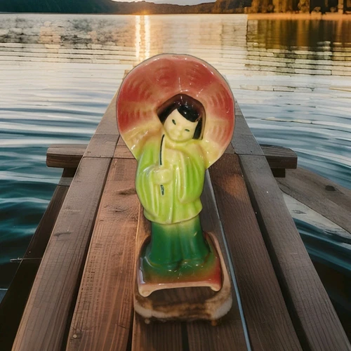 Figurine - Shawnee Geisha Girl Holding Umbrella - Pretty - Collectible