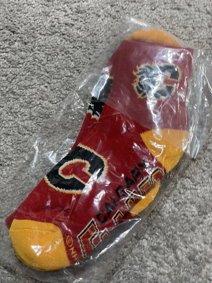 Paquete de 2 calcetines para mujer Calgary Flames NHL talla mediana (7/8) Foto 2 de 4