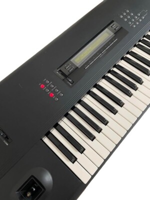 KORG コルグ M1 MUSIC WORKSTATION シンセサイザー Korg M1 | Vintage Synth Explorer
