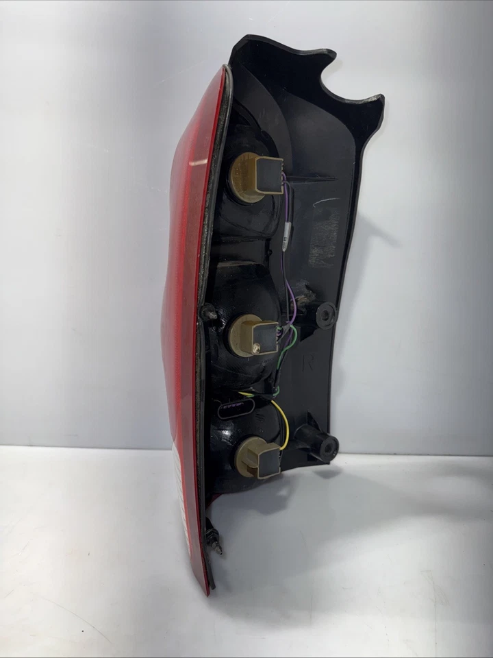 Luz trasera derecha Chevrolet Uplander 2007 P/N 15787132 pieza usada original OEM Foto 4 de 4