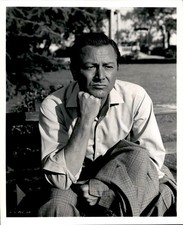 LMPE29 Original Lippman Photo NEAR-FATHER ROBERT YOUNG 1949 AND BABY MAKES THREE