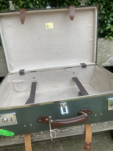 Rare Globe-trotter 2 Wheel Medium Check-in Suitcase Harrods Buckingham Green - Picture 19 of 22