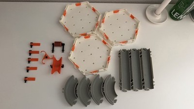 Hex Bots mit Verschiedenen Spielplätzen & 8 Figuren