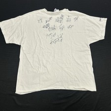 2015 Connecticut Sun Team Signed T-Shirt 11 Autographs