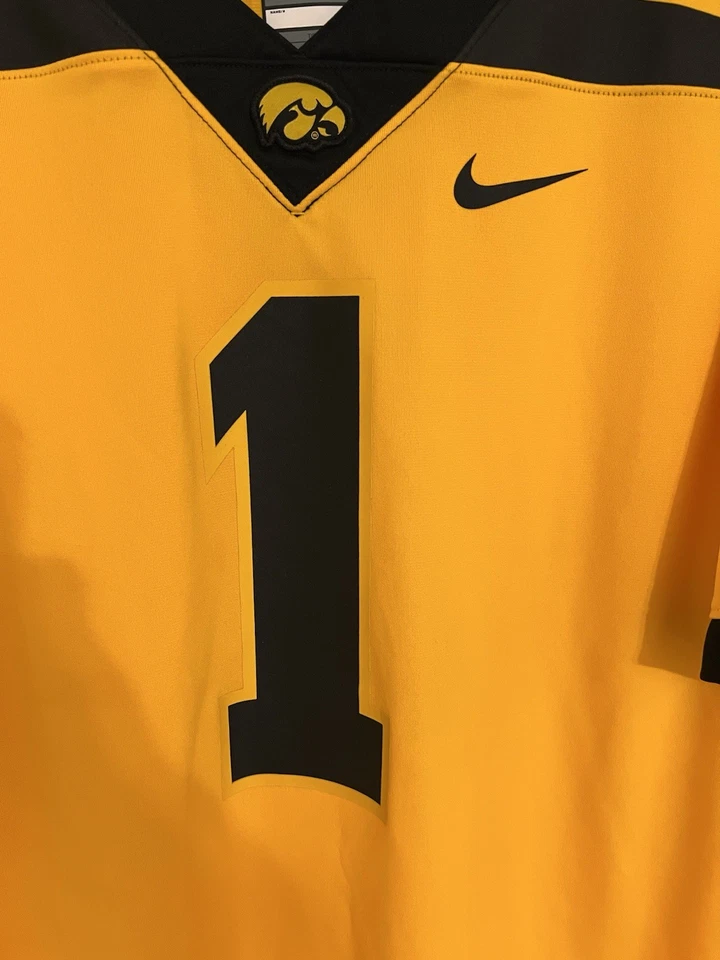 Футболка Iowa Hawkeyes с крыльями из банановой кожуры Nike золотистая XL - Изображение 2 из 4