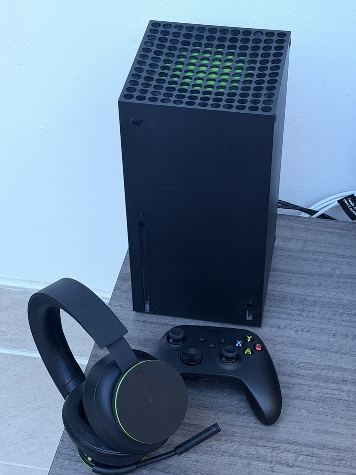 Microsoft Xbox Series X 1TB 4K Home Console con Controller e Cuffie Nero