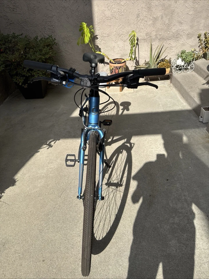 Bicicleta híbrida Cannondale Quick 6 Shimano engranajes y frenos Foto 2 de 4