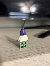 BIKINI BOTTOM EMERGENCY ROOM DOCTOR LEGO MINIFIGURE 3832 from SpongeBob ORIGINAL