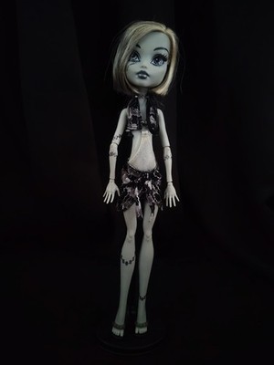 BLACK ELASTICS Monster High Skull Shores Frankie Stein Puppe schwarz & weiß