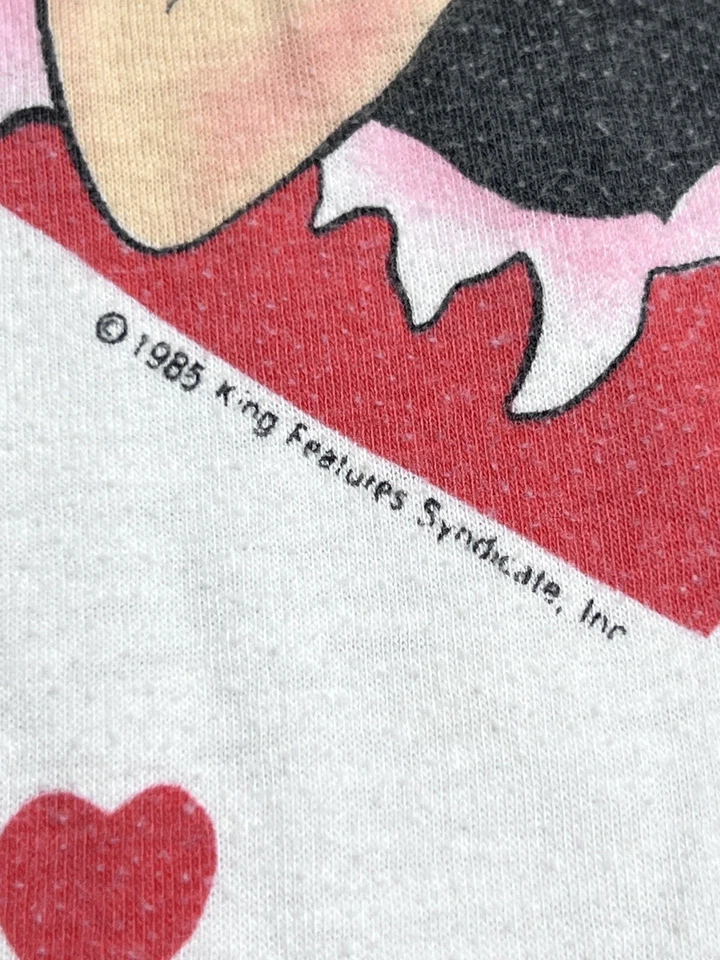 Vintage 80s Betty Boop T-Shirt Perfect Fade All Over Hearts Size S Made in USA - Image 4 of 4