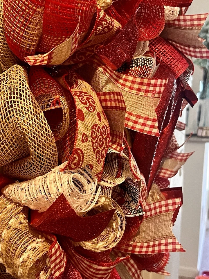 Valentine’s Day Wreath Handmade Quality Hearts Decor Mesh Wreath W Ribbons22x22 - Image 4 of 4