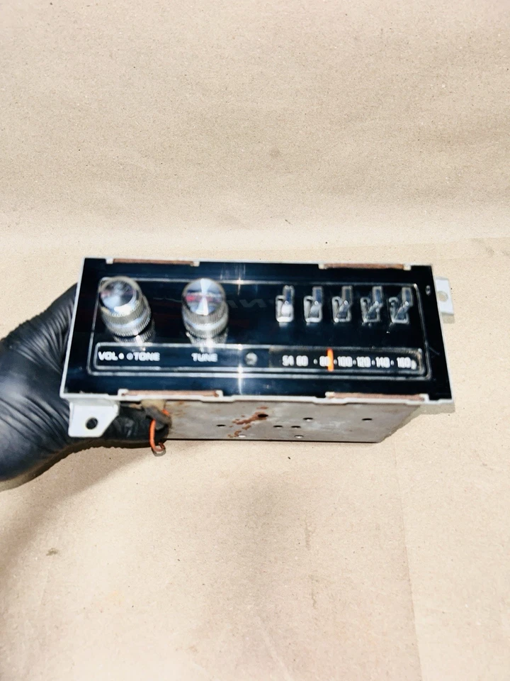 1975 - 1980 年道奇卡车原始设备制造商收音机调谐器仅调幅按钮振动器原装 — 第 3/4 张图片